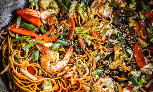 Yakisoba noodles with fresh vegetables